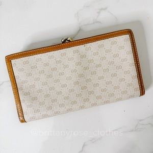COPY - GUCCI Vintage Microguccissima GG Cream Leather Checkbook Wallet Fair Con…